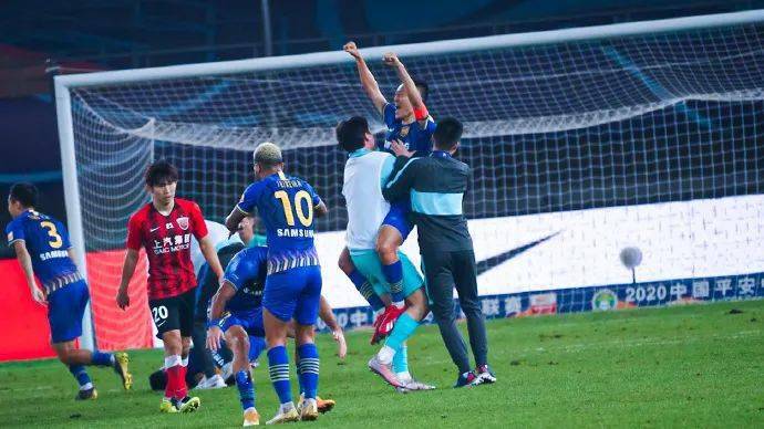 体育游戏-南京苏宁球队